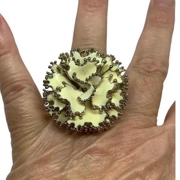 Fun Floral expandable Fashion ring - Picture 1 of 4